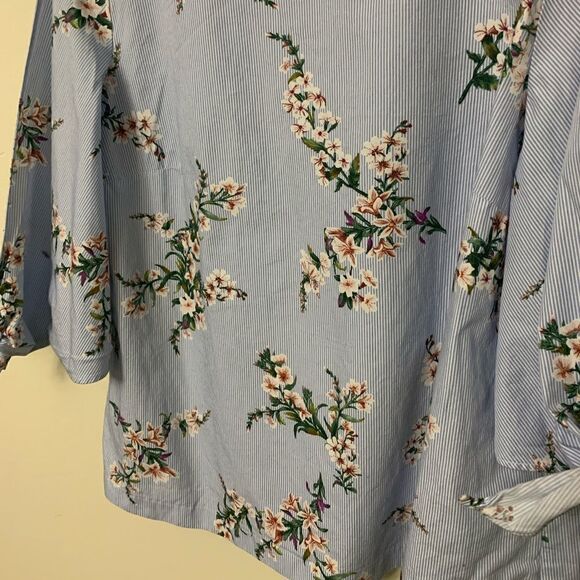 H&M blouse   - Picture 3 of 8